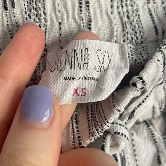 Sienna Sky Patterned Linen Pants - Picture 3 of 3